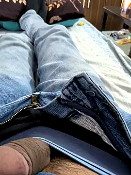 slaveboi9876 online show from 12-21-25, 04:19