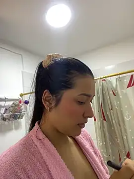 Snapshot of IsabellaJoness_ chatting on 10-11-25, 11:42 IsabellaJoness online show from 10-11-25, 11:42