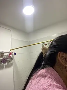 Snapshot of IsabellaJoness_ chatting on 10-17-25, 10:29 IsabellaJoness online show from 10-17-25, 10:29