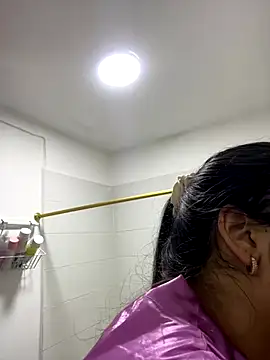 Snapshot of IsabellaJoness_ chatting on 11-05-25, 11:10 IsabellaJoness online show from 11-05-25, 11:10