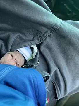 Snapshot of henrique61 chatting on 10-06-25, 01:30 henrique61 online show from 10-06-25, 01:30