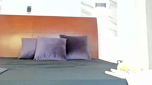 Snapshot of Charlotte-Smit chatting on 11-04-25, 06:29 Charlotte-Smit online show from 11-04-25, 06:29