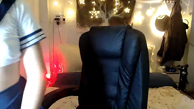 EllieYoon online show from 10-04-25, 12:14