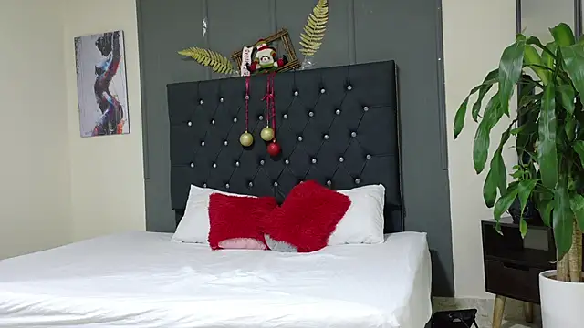 Kataaleya  12 online show from 12-17-25, 11:49