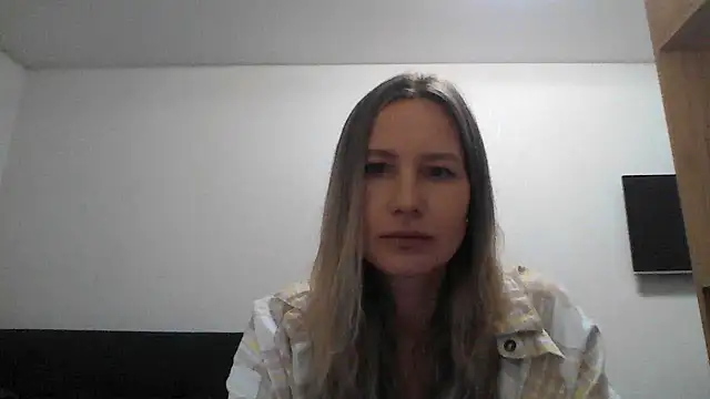 Snapshot of Tavriena chatting on 11-02-25, 08:00 Tavriena online show from 11-02-25, 08:00