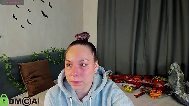 Al1ice Moures online show from 10-30-25, 01:07