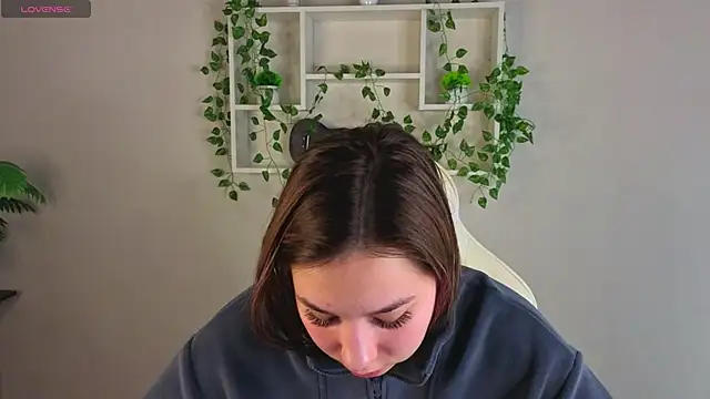 Al1ice Moures online show from 11-13-25, 01:15