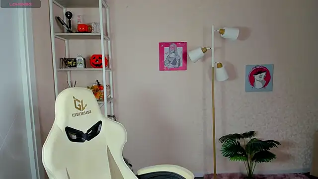 Al1ice Moures online show from 11-24-25, 01:16