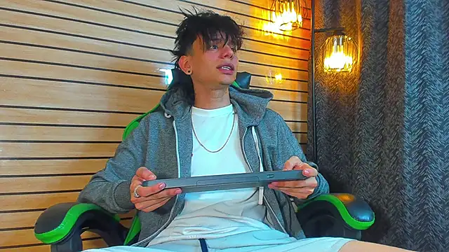 Skinny batman online show from 04-26-26, 06:11