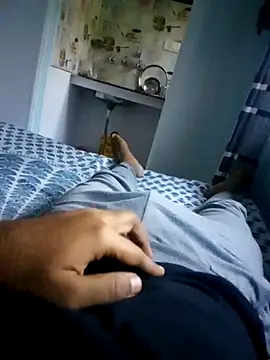 Snapshot of HolaPeeps chatting on 11-02-25, 11:12 HolaPeeps online show from 11-02-25, 11:12