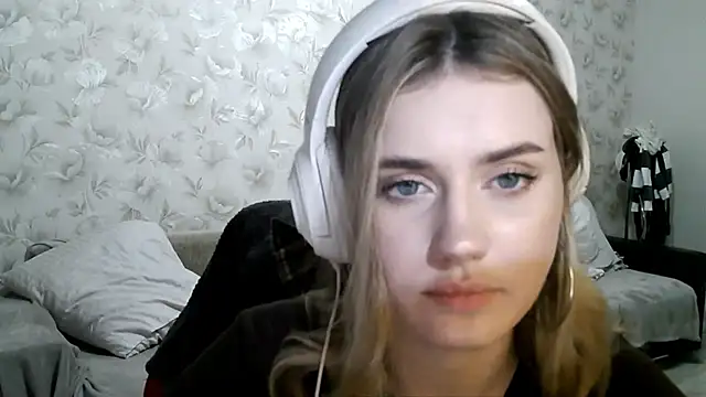 Snapshot of JerrieLoosle chatting on 10-10-25, 04:28 JerrieLoosle online show from 10-10-25, 04:28