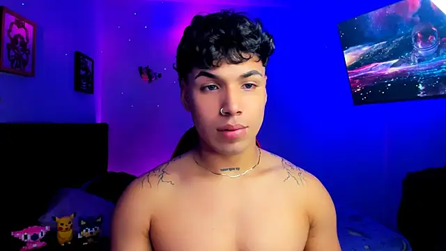 Snapshot of Adams_Collins chatting on 11-30-25, 05:28 Adams Collins online show from 11-30-25, 05:28