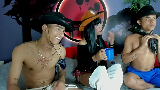 Snapshot of Bi_Loverss chatting on 09-28-25, 05:40 Bi Loverss online show from 09-28-25, 05:40