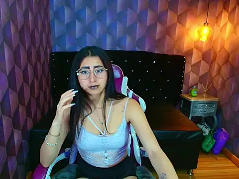 Nanisshawna online show from 10-21-25, 03:40