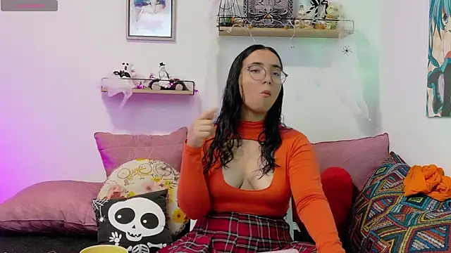 LucyDerby online show from 10-22-25, 11:15