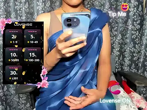 Snapshot of Queen-Bee143 chatting on 02-03-26, 03:04 Queen-Bee143 online show from 02-03-26, 03:04