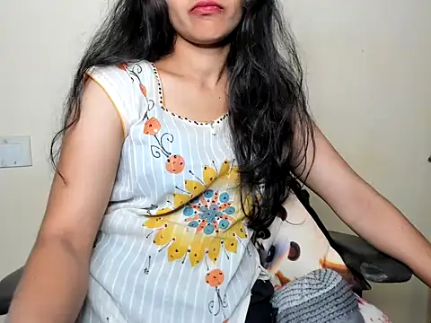 Snapshot of Queen-Bee143 chatting on 03-16-26, 06:06 Queen-Bee143 online show from 03-16-26, 06:06