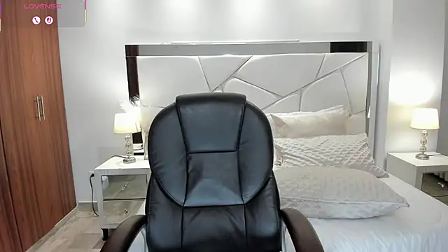 Natasha Kiim  online show from 04-11-26, 07:45