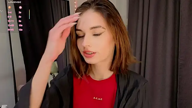 Snapshot of LunaraRada chatting on 10-11-25, 04:05 LunaraRada online show from 10-11-25, 04:05