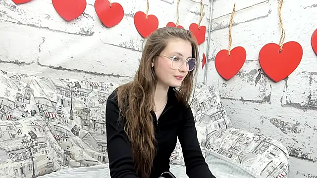 Snapshot of Shyly_Lisa chatting on 09-28-25, 01:11 Shyly Lisa online show from 09-28-25, 01:11