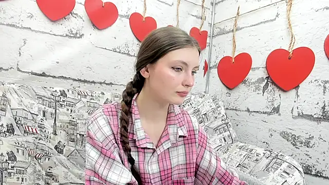 Snapshot of Shyly_Lisa chatting on 09-30-25, 01:21 Shyly Lisa online show from 09-30-25, 01:21