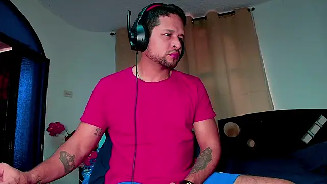 LucasGaeel online show from 11-18-25, 08:46