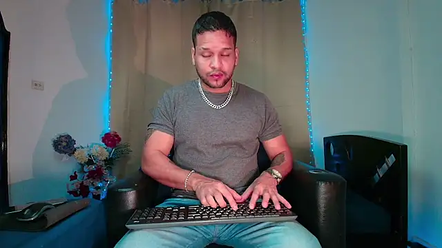 LucasGaeel online show from 02-10-26, 12:09