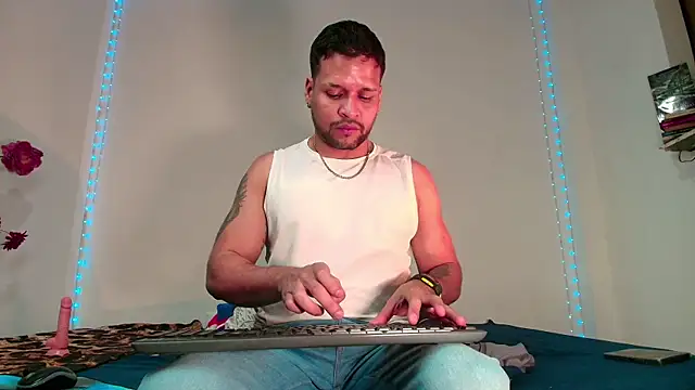 LucasGaeel online show from 03-04-26, 01:22