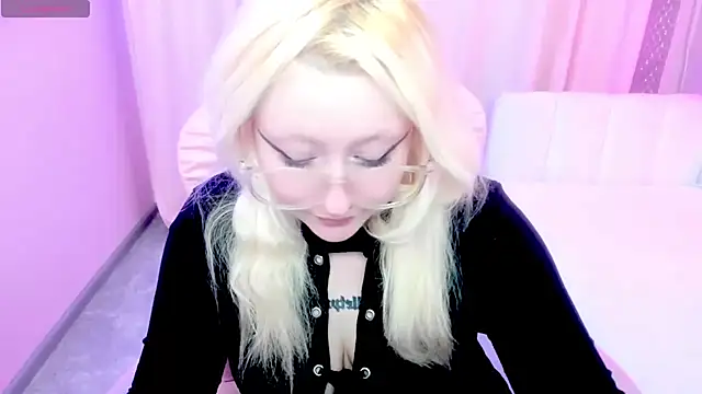 JuliaSharkk online show from 10-25-25, 07:30