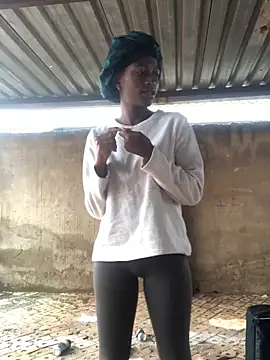 Caramel102004 online show from 12-21-25, 08:43