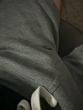 Snapshot of yeti1 chatting on 10-04-25, 03:04 yeti1 online show from 10-04-25, 03:04