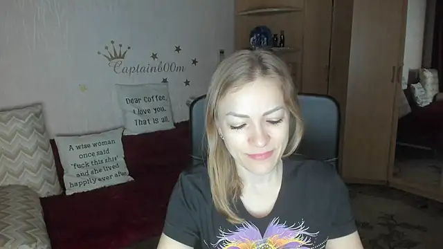 Tiffany Bates online show from 10-22-25, 03:29