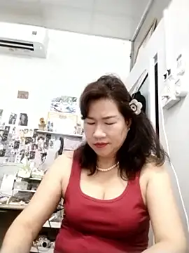 Snapshot of Tyty_xx chatting on 10-07-25, 02:20 Tyty xx online show from 10-07-25, 02:20