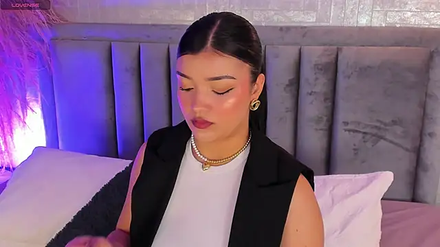 EmmaBlossom online show from 10-19-25, 03:12