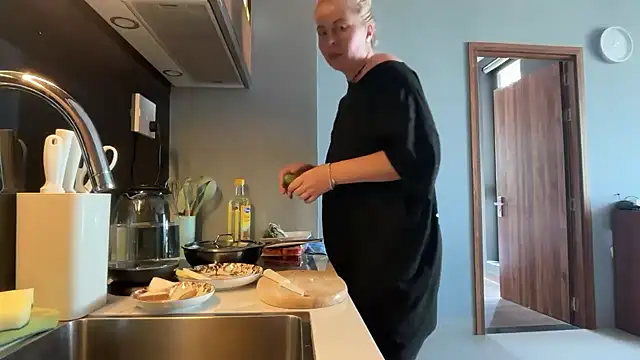 Miravynn online show from 02-21-26, 05:08