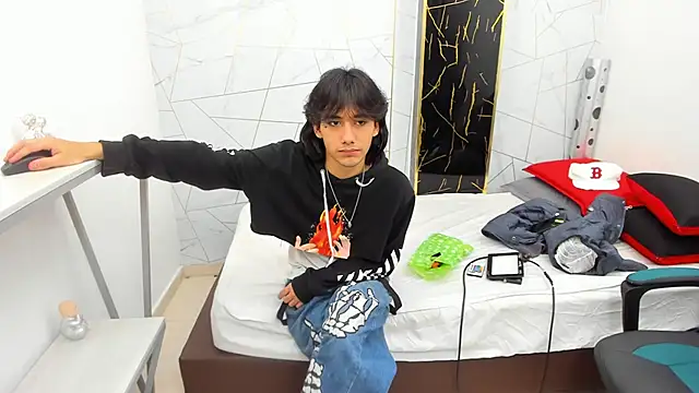 Lovers 21 online show from 11-12-25, 03:51