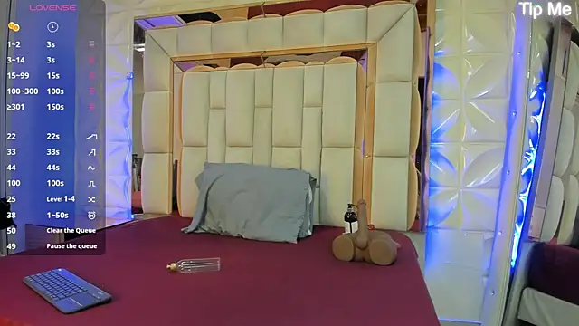 Sarah Adamss online show from 11-26-25, 11:55