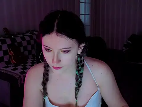 Snapshot of violet-siren-x chatting on 05-15-26, 12:34 violet-siren-x online show from 05-15-26, 12:34