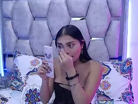 AnalyMilles online show from 11-22-25, 02:54