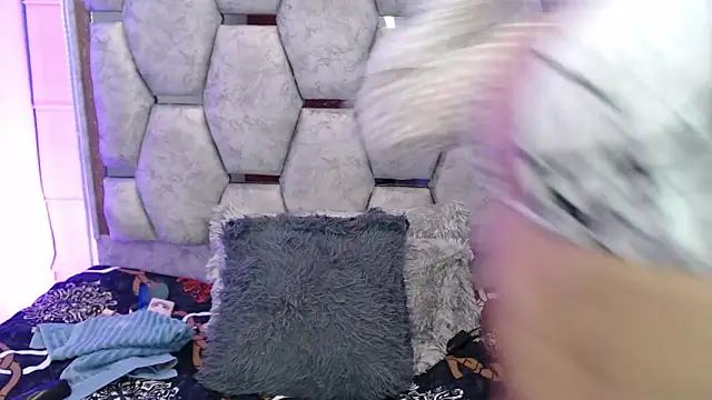 AnalyMilles online show from 11-28-25, 11:07