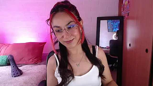 Snapshot of Amy66 chatting on 05-21-26, 04:25 Amy66 online show from 05-21-26, 04:25