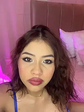 Mia Valmont online show from 10-04-25, 11:41