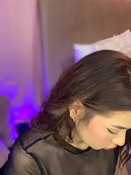 Mia Valmont online show from 10-23-25, 11:42