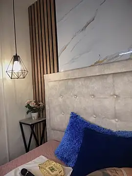 Honey noir online show from 02-13-26, 06:37