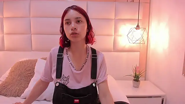 Snapshot of Megane_whitte chatting on 11-16-25, 08:47 Megane whitte online show from 11-16-25, 08:47