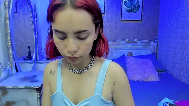 Snapshot of Megane_whitte chatting on 11-25-25, 05:46 Megane whitte online show from 11-25-25, 05:46