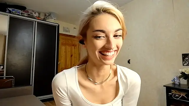 Snapshot of JillianBozak chatting on 10-13-25, 12:10 JillianBozak online show from 10-13-25, 12:10