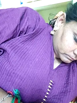 navyasree143 online show from 04-01-26, 01:41