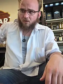 Snapshot of bear8t chatting on 05-25-26, 09:54 bear8t online show from 05-25-26, 09:54