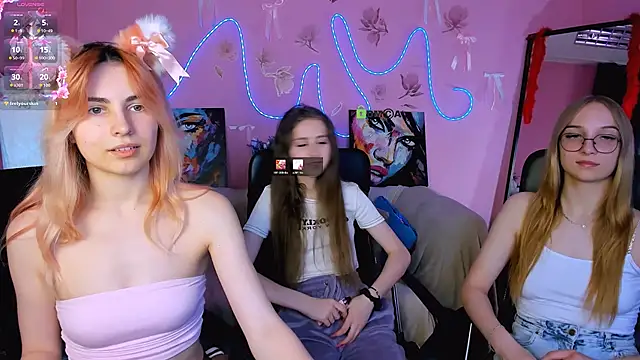 rebecca smile online show from 06-15-26, 07:16